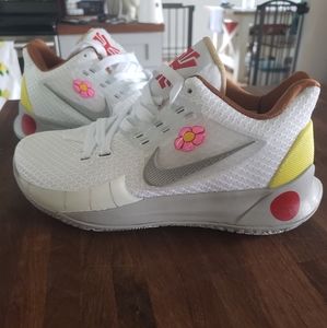 Nike Kyrie low 2 Sandy Cheeks